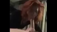 Redare Anunț de aspirație cu pantofi de gumă umed pe această curvă