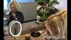 Reproducir chica quiere sumergirse y fumar