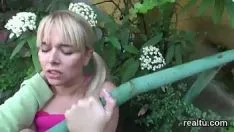 تشغيل مراهقة تشيكوسلوفاكية جميلة تُجعل في السوبر ماركت