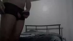 播放 严重而有角
