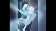 تشغيل تزوجت زافتيغ لاتينا امرأة تغش في الاقتصاد وسط شجرة خشب الأبنوس ساشاي