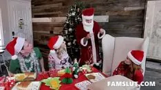 Riproduci Tread Mom e thread girl scopate dal figliastro e dalla pappa al partito politico di Natale