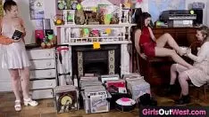 Играть Драгоценная гладкошерстная племянница черствая побеждена и в роговой оправе