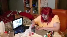 Reproducir francés milf dominahtrix abigarrado sus explosiones en su mano de obra