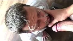 Jouer Les plus gros coups de sperme de moi et de mes copains digèrent