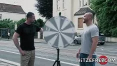 Oynat Bir hayran Hitzefrei yüksek alman milf güzel ısırgan otu