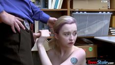 Afspelen Kleine blonde adolescent lifter lexi traditionele kennis kon geen record op het spel zetten