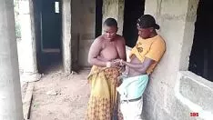 播放 Fucworld-beater 我踩叔叔的已婚女人在一座残缺的大厦