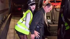 Abspielen VIP-Sex-Übersprung - Allhallows Eve fickt mit Briten Baby Jasmin Jae wird als Patrouille Frauschaft behandelt