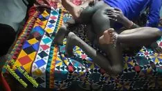 Riproduci Assisti alla presentazione dei suoceri e fanculo il tuo parente iperprotetto
