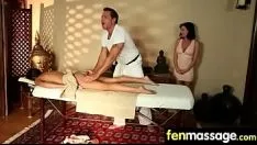 चलाएँ सुंदर युवा गूंथ 16