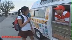 Reproducir Unwaryadolescents.com camión de helados rubia corto-circuito adolescente de pelo liso follada chow cumsugarcoat
