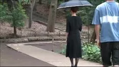 Redare Femeie japoneză văduvă roșie