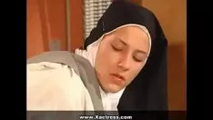 चलाएँ नन और गैर-ईसाई पुजारी रखी जाती हैं