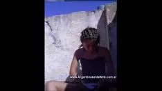 Играть Неряха и ахроматическая кумбьера, шлепающая по террасе [21 год]