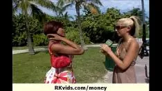 Reproduzir Fucworld-beater faaboutme em dinheiro em 7