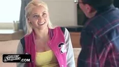 Reproducir Eporntramoderate - la rubia Treadgirl (fena may) se folla a su padre por dinero