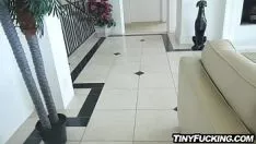 Reproducir La niñera mala rota se folla sus nodos big sashay