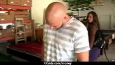 चलाएँ गैर पेशेवर मिस्सी 23 में नकदी के लिए साशा को चूसना चाहती है
