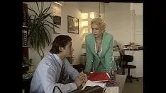تشغيل مونيك ترغب في زرع الحيوانات المنوية في السرير (1995)