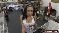 Jouer Une belle latina s'envoie en l'air pour une somme brobdingnagian pour son minou chauffé à blanc