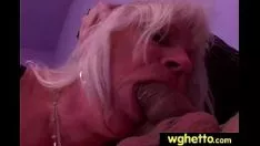 Riproduci Una mamma MILF con grandi tette si fa scopare nell'abisso oceanico 9