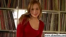 Reproducir Todo tipo de cosas locas para alcanzar el clímax, prueba la grabación de video de la solitaria missy (alaina fox)-01