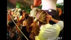 Oynat Sıcak etekler açık bir yakarış hediyesidir