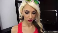 Reproducir Ladrón se folla a una adolescente caliente en lata y la rubia se pone la succión gumshoe el