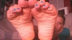 تشغيل لقد شحذ المراهق أقدامه وشجاعته من أجل الهزيمة