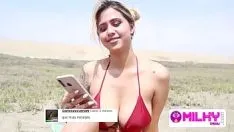 Riproduci Tette enormi sulla spiaggia, lei è arrapata e vuole il mio cazzo.