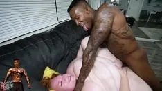 تشغيل بعقب كبيرة BBW جولي الزنجبيل تتسلل إلى منزل جارتها لقصف كس بي بي سي