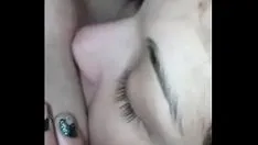 Oynat Mimi kıçından şeker yiyor ve yutuyor