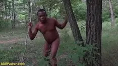 Reproducir Milf tetona al aire libre follada por bosquimano loco