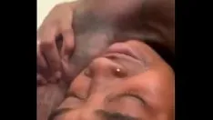 Reproducir Sexo húmedo de ébano hasta que eyacula (follada hasta la mañana)