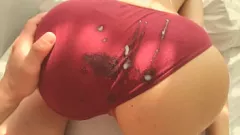 Reproducir Corrida en el gran culo y la lencería de la latina con curvas Mia Luv en sexo matutino