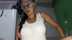 Redare Hot Teen Kally se bucură de sex obraznic în bucătărie