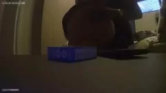 播放 偷偷他妈的：大屁股和隐藏凸轮色情