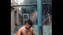 Jouer Routine extérieure chaude avec un amateur suspendu et encré
