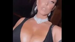 播放 人妖安吉拉·怀特（Angela White）和女孩艾里亚娜（Ariana）
