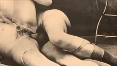 Afspelen Dark Lantern Entertainment's Retro Lesbian Threesome - Twee eeuwen harige vintage porno