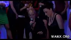 Redare Wprognosticate sunt în cornuri ca dracului și capricioase pentru o jucărie porno fierbinte cu mâncare solidă