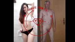 Riproduci Tribute di cazzo spesso: capolavoro della figa rasata in casa di Peter