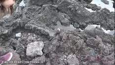 播放 她的屁股喜欢你的 sashay 和她的小猫