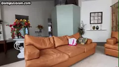 تشغيل أطفال مثليه وشم يصبحون مشبعين مع لعق كس وإصبعه