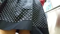 चलाएँ काला पेंटीहोज नीचे
