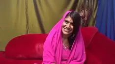 चलाएँ पश्चिमी सैंडविच आदमी एक भारतीय नौकरानी की तलाश में है, अगर आप बकवास करते हैं तो आपको नौकरी मिल जाती है ....
