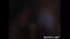 Oynat Her şeyi videoya çeken süslü sevgilisi için ıslak ıslak hayat