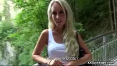 Redare Adolescent neprofesionist, cu braț de ridicare a populației, făcut pentru bani de un turist cu coarne 27